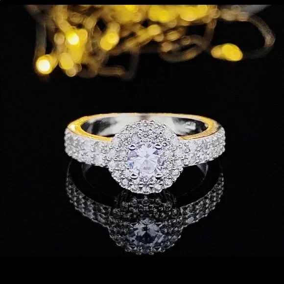 New Luxury 925 Silver Round Diamond Ring - Picture 2 of 3